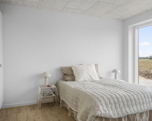 Familievenligt nyopført rækkehus i Snejbjerg med privat have/terrasse og mulighed for ladestander.