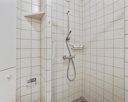 Stor 2-værelses med elevator i opgangen