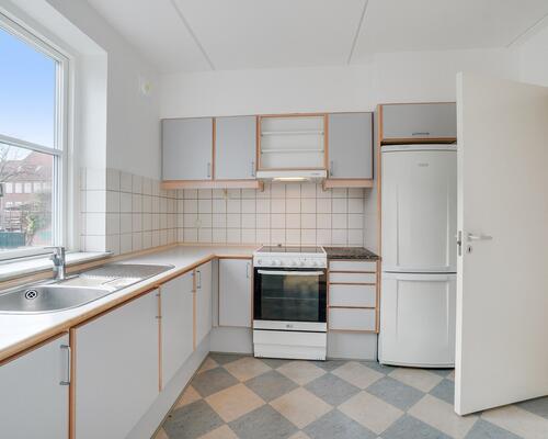 Stor 2-værelses med elevator i opgangen