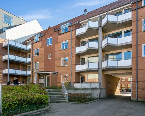 Stor 2-værelses med elevator i opgangen