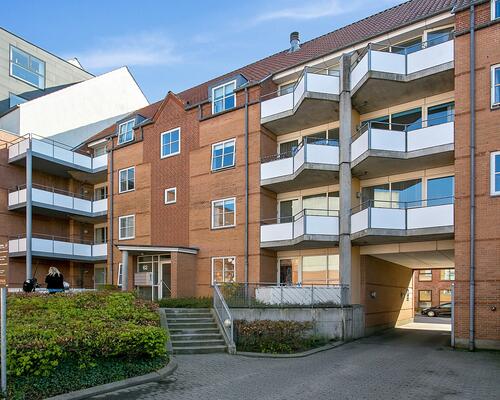 Stor 2-værelses med elevator i opgangen