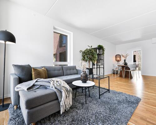 Højt til loftet og massere af lys i moderne bolig