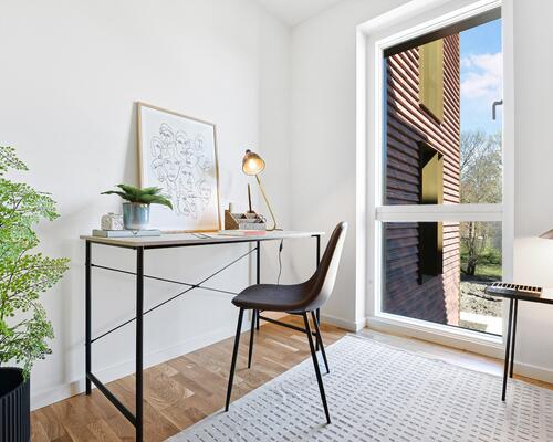 Højt til loftet og massere af lys i moderne bolig