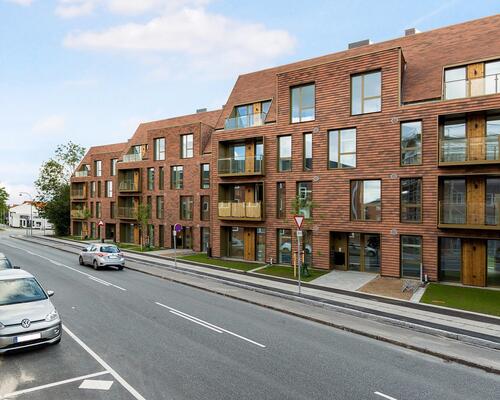 Højt til loftet og massere af lys i moderne bolig