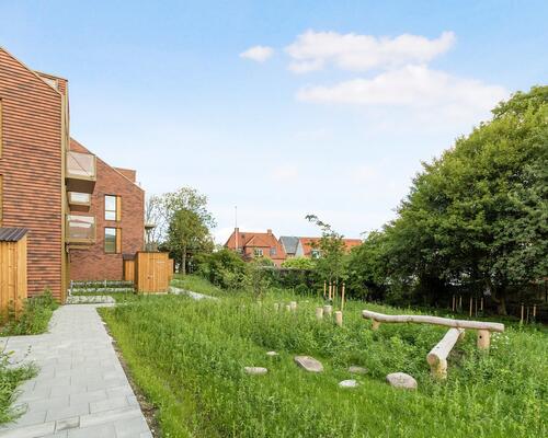 Højt til loftet og massere af lys i moderne bolig