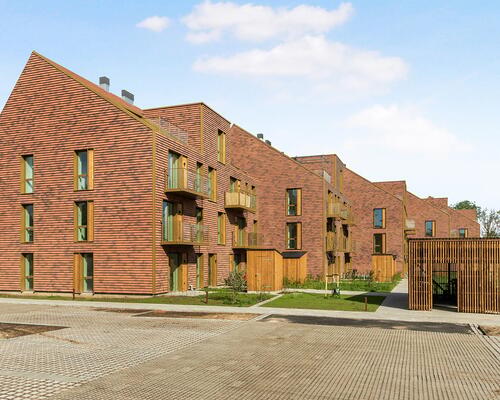 Højt til loftet og massere af lys i moderne bolig