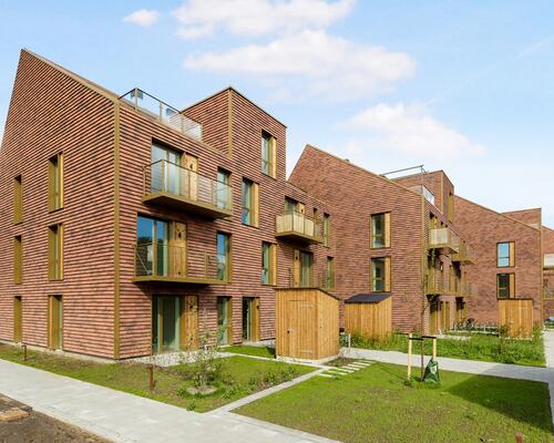 Højt til loftet og massere af lys i moderne bolig
