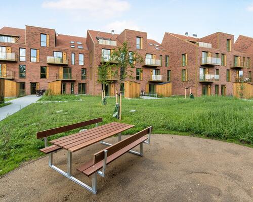 Højt til loftet og massere af lys i moderne bolig
