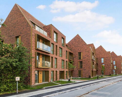 Højt til loftet og massere af lys i moderne bolig