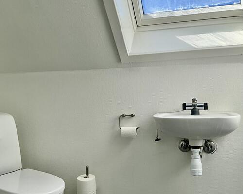 Hyggelig og rummelig 2 værelses lejlighed