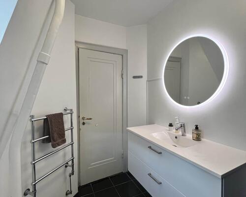 Fuldt møbleret lys penthouse lejlighed | Gentofte