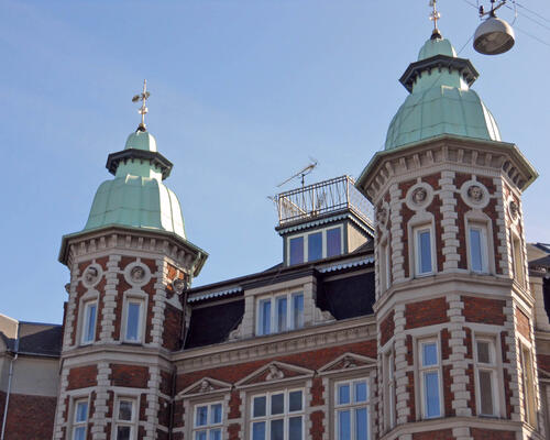 Eksklusiv herskabslejlighed – gennemrenoveret med respekt for historien