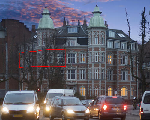 Eksklusiv herskabslejlighed – gennemrenoveret med respekt for historien