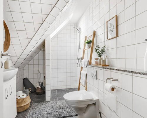Veludnyttet 3-værelses på 50 m2 med ovenlysvinduer – tæt på Broen Shopping