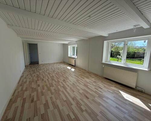 Fint hus på 114 m² med 4 værelser og sydvendt have i sydbyen