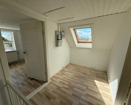 Fint hus på 114 m² med 4 værelser og sydvendt have i sydbyen