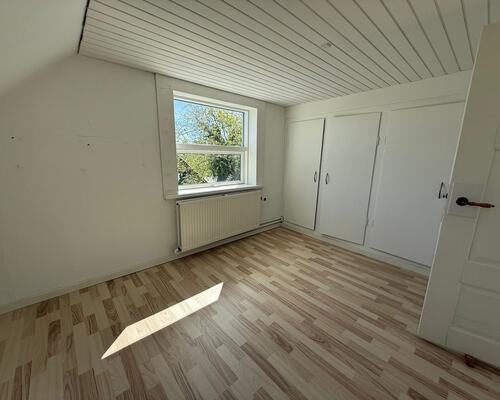 Fint hus på 114 m² med 4 værelser og sydvendt have i sydbyen