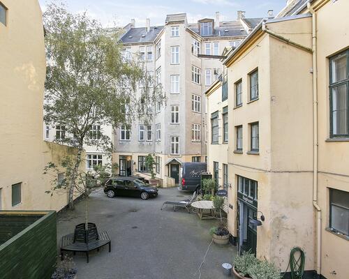 Rummelig 3 værelses bolig, med central beliggenhed i Hellerup