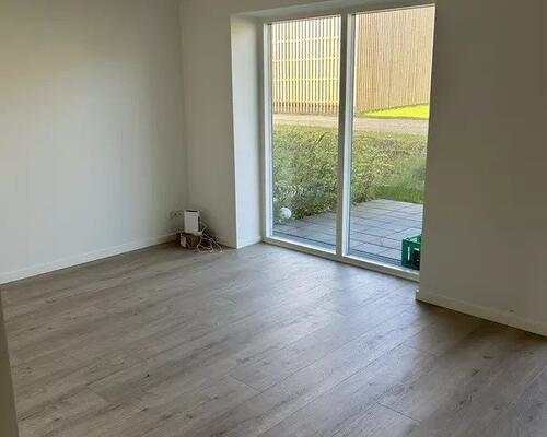 Skøn 2-værelses i rolige omgivelser med terrasse og gode forbindelser