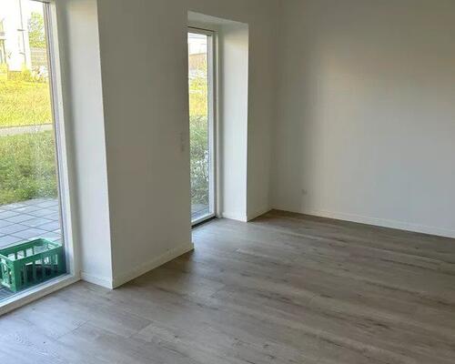 Skøn 2-værelses i rolige omgivelser med terrasse og gode forbindelser