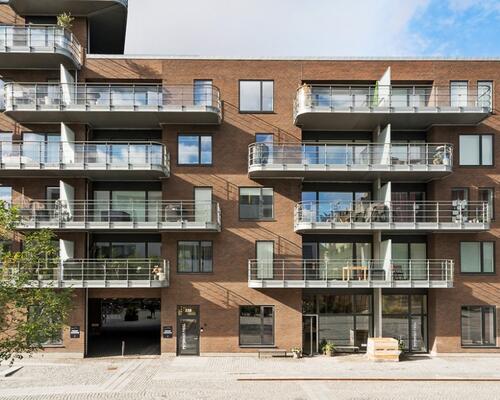 Penthouse lejlighed med 2 store altaner.