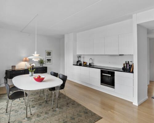 Penthouse lejlighed med 2 store altaner.