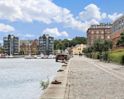 Penthouse lejlighed med 2 store altaner.