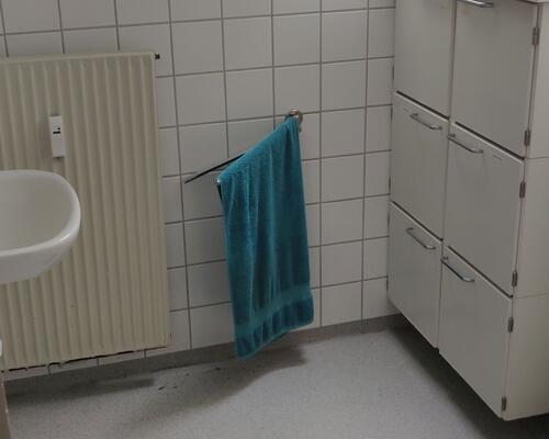 Hyggeligt værelse med egen altan udlejes!
