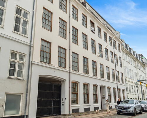 Moderne liebhaver bolig i en af Københavns mest eftertragtede gader