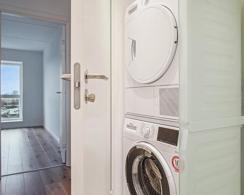 Skøn 4-værelses bolig med lyse materialer, gulvarme i hele boligen og god plads til familien - Ingen bindingsperiode!