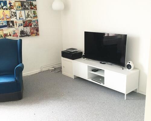 Lækker lejlighed med hyggelig have