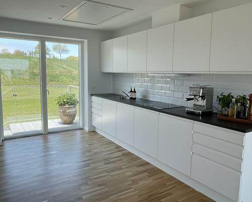 Lækkert rækkehus i moderne 2-plans nybyggeri