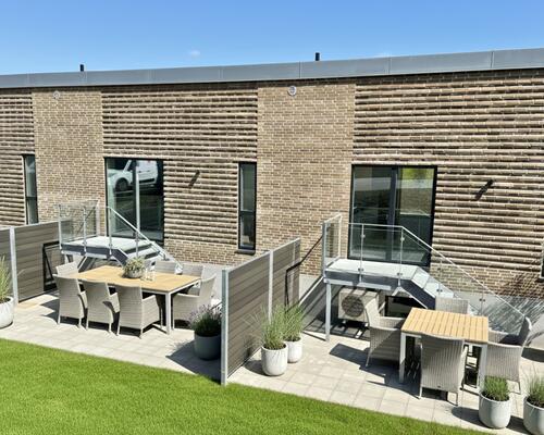 Lækkert rækkehus i moderne 2-plans nybyggeri