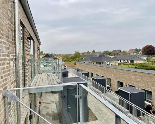 Lækkert rækkehus i moderne 2-plans nybyggeri