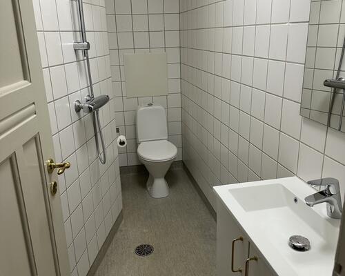 Ny istandsat 2 vær. lejlighed.