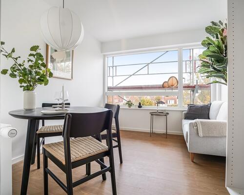 Nyopført moderne lejlighed i to plan