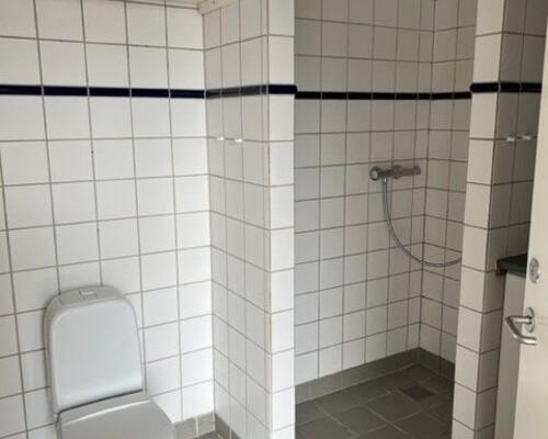 Stor 3. værelses lejlighed med altan