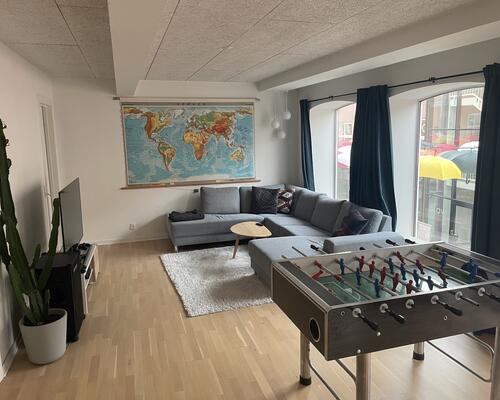 Nyere flot 4. værelses lejlighed i Midtpunktet