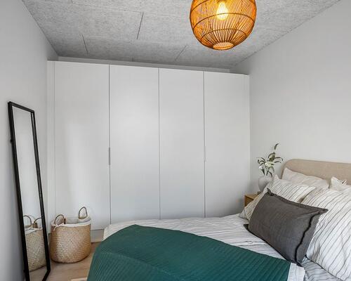 Nyopført familievenligt rækkehus i Snejbjerg med privat have/terrasse og mulighed for ladestander.