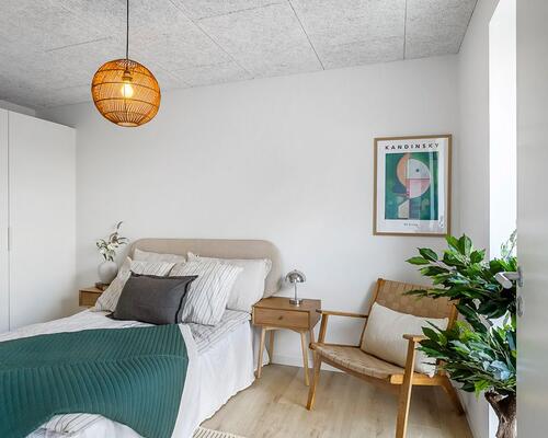 Nyopført familievenligt rækkehus i Snejbjerg med privat have/terrasse og mulighed for ladestander.