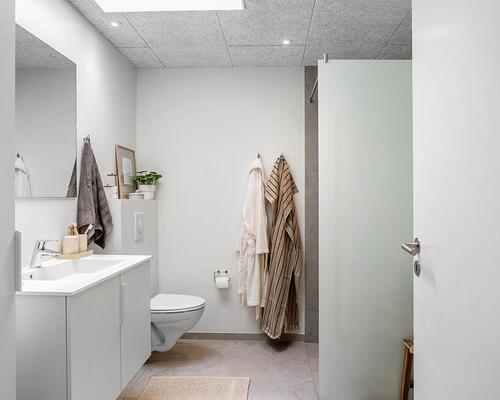 Familievenligt nyopført rækkehus i Snejbjerg med privat have/terrasse og mulighed for ladestander.