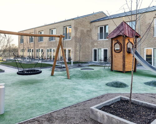 Bygården - Skønt rækkehus i lækre materialer med plads til familien