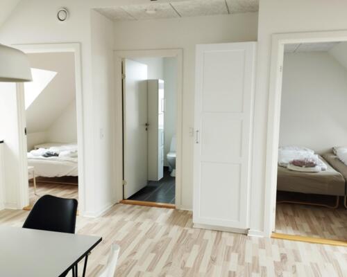 Lys 3-værelses tagetagelejlighed på 87 m2 med skønne ovenlysvinduer – mulighed for møblering
