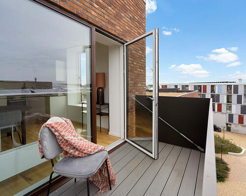 Stor 3 værelses lejlighed på øverste etage med solrig altan