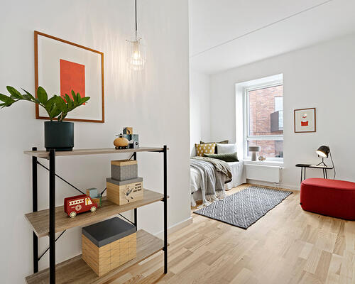 Stor 3 værelses lejlighed på øverste etage med solrig altan