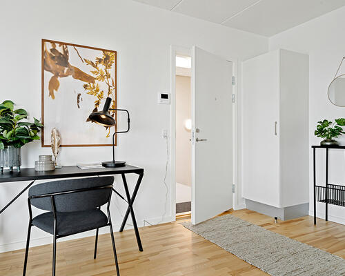 Stor 3 værelses lejlighed på øverste etage med solrig altan