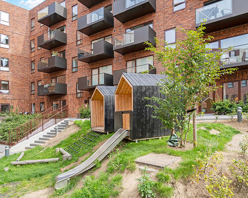 Stor 3 værelses lejlighed på øverste etage med solrig altan