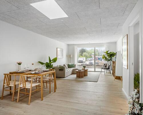 Nyopført familievenligt rækkehus i Snejbjerg med privat have/terrasse og mulighed for ladestander.