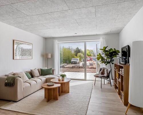 Nyopført familievenligt rækkehus i Snejbjerg med privat have/terrasse og mulighed for ladestander.