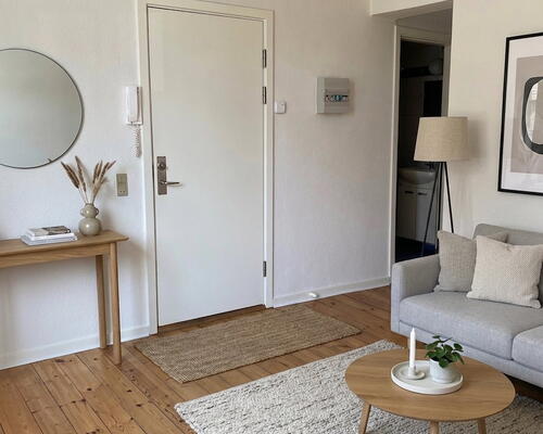 Lys og velindrettet lejlighed med bynær placering